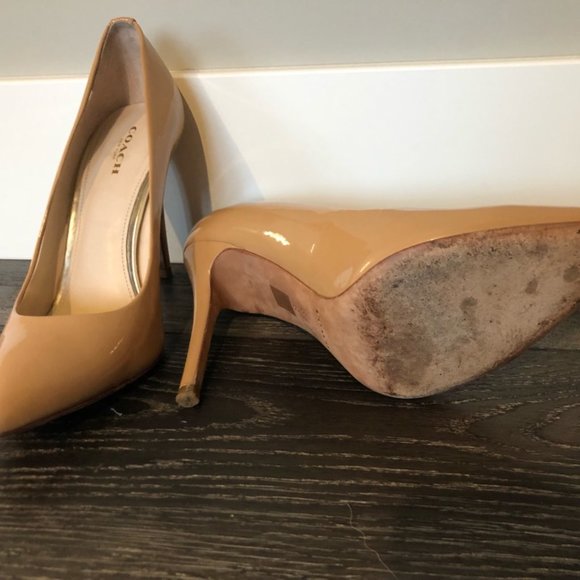 Coach Nude/Tan Patent Leather Pointed Toe Heels Pumps Size 8.5 - Picture 14 of 17